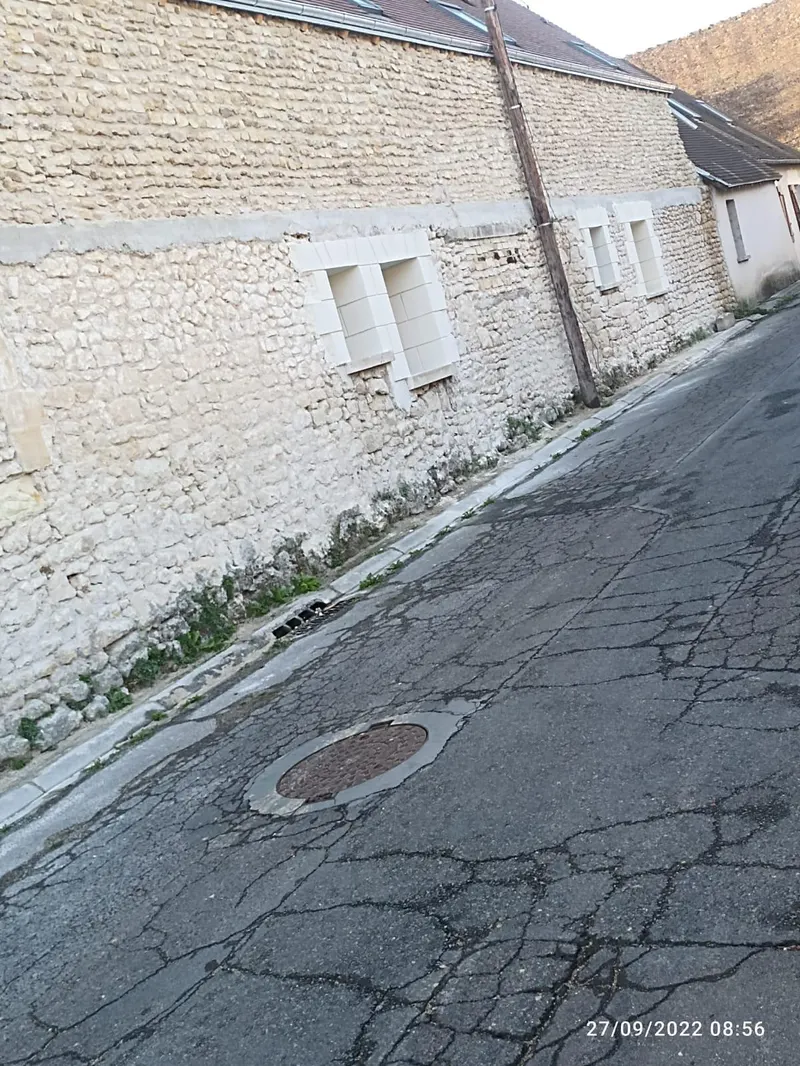 Mur en pierre enduit